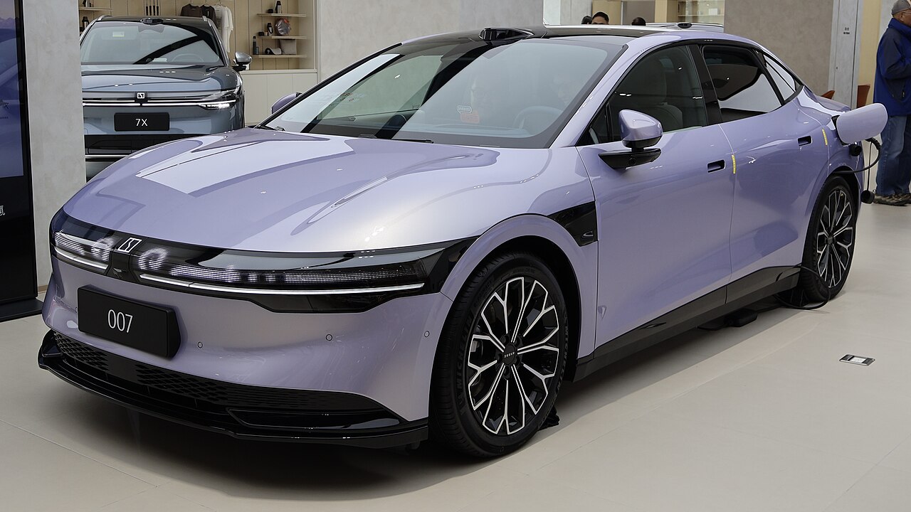Purple Zeekr 007 sedan on display in a Zeekr showroom